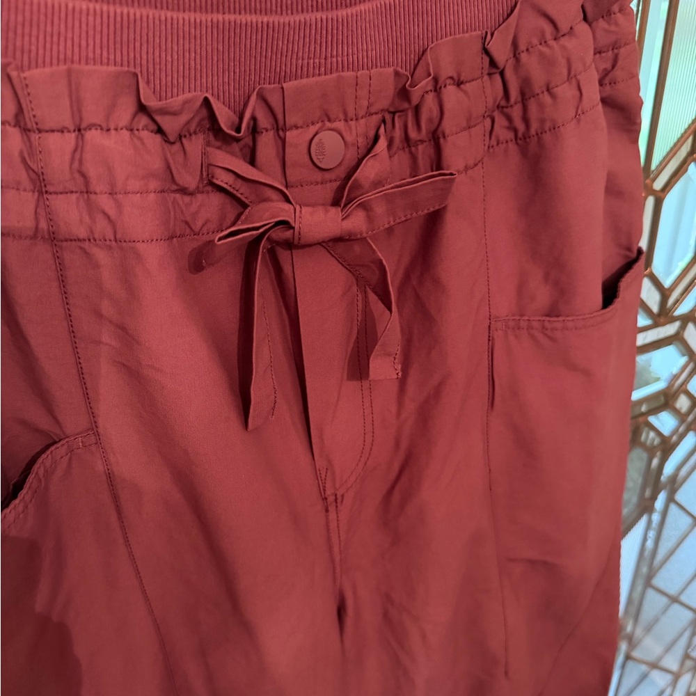 Free Movement Women’s Drawstring Paperbag Waist barrel crop - light eggplant SM